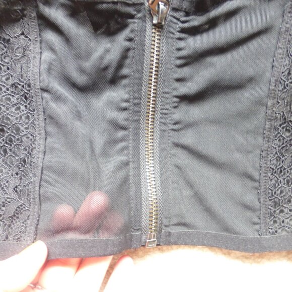 GUESS black floral eyelet pattern bustier top - Picture 5 of 8